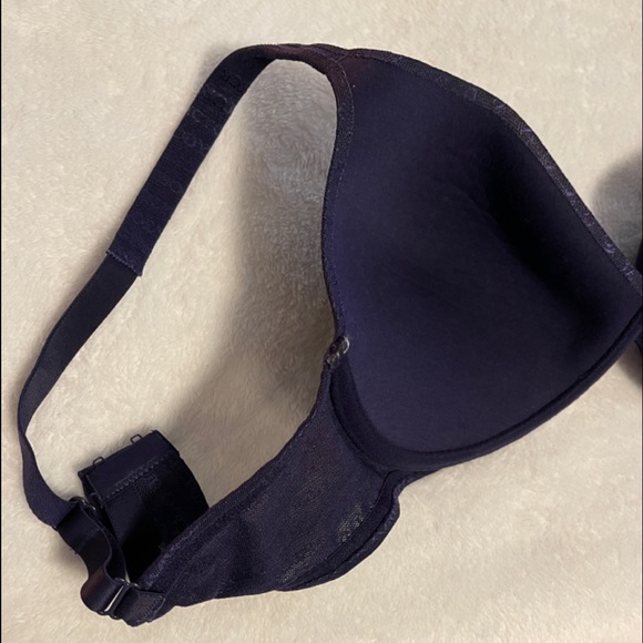 Victoria Secrets Bra - Picture 6 of 10